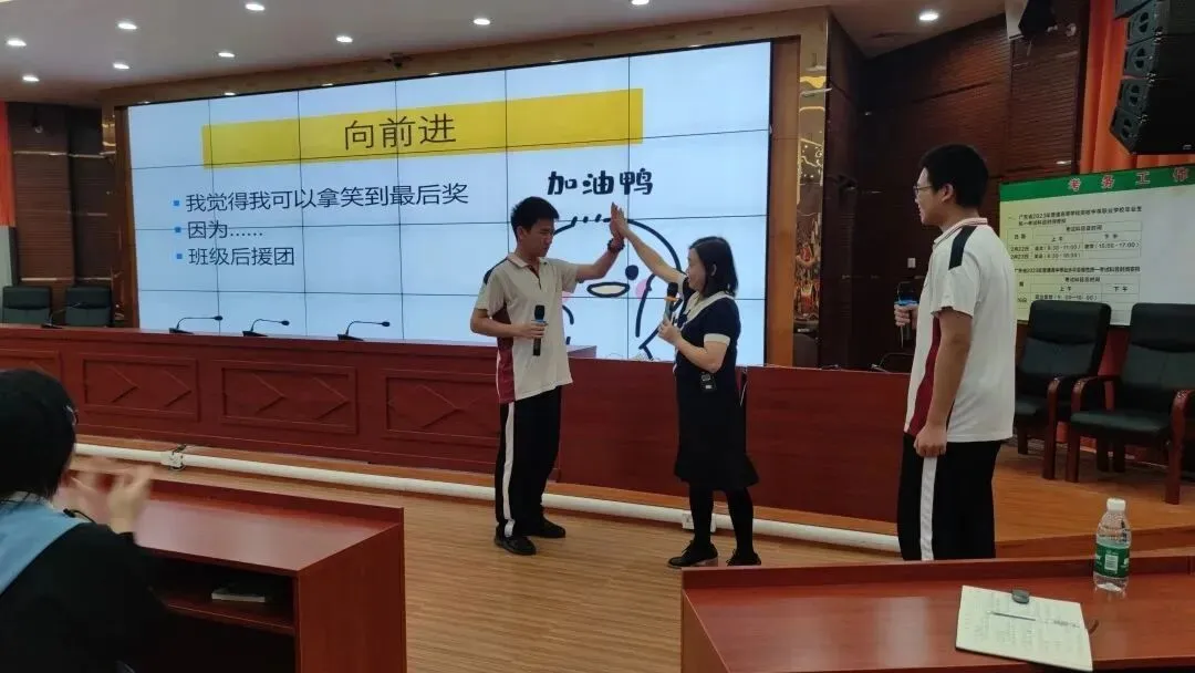 学生们展现自信
