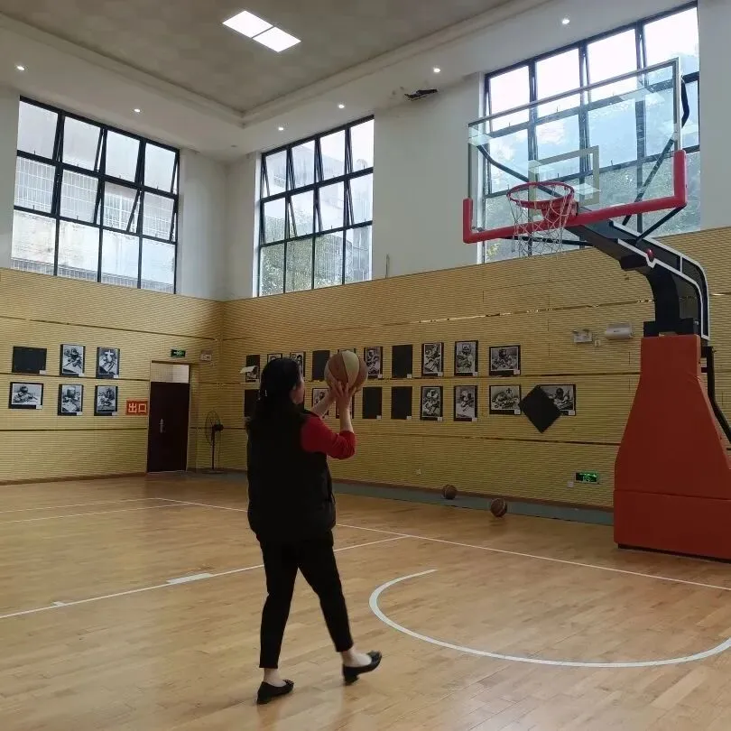 运动会现场充满欢声笑语