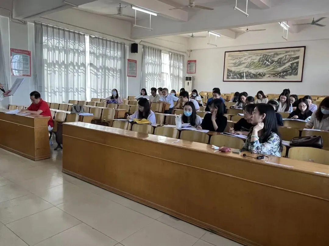 教师们对示范课给予高度评价