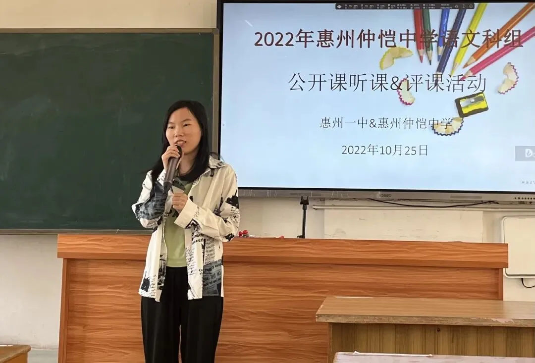 课堂上学生们踊跃发言