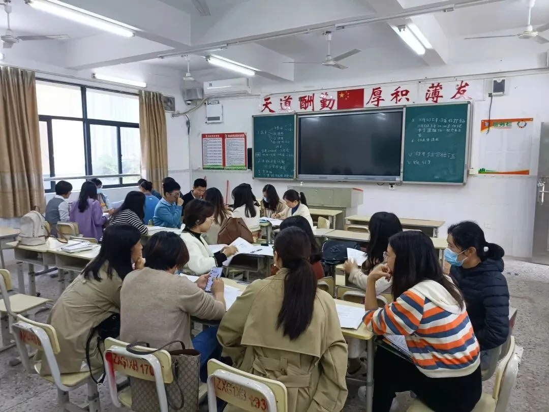 生物科组教师合影留念