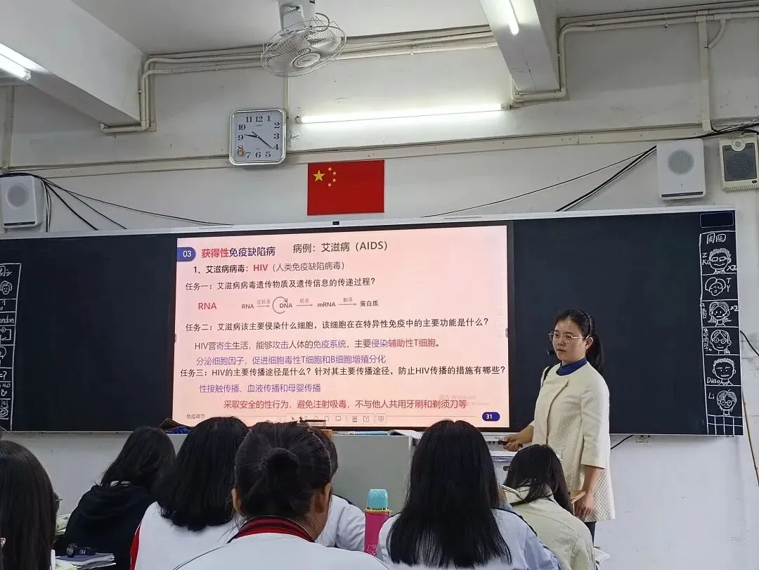 陈奕霖老师和赖美辰老师在进行《特异性免疫》接力授课