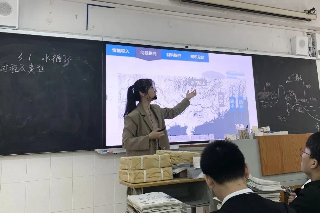 王晓红老师在课堂上引导学生思考