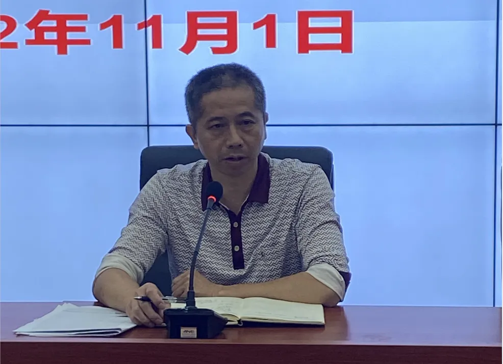 高一年级主任卢华林部署教学工作