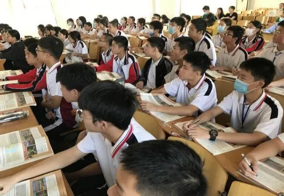 学生积极参与课堂互动