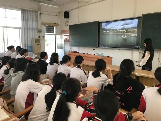 张静老师在讲授英语公开课