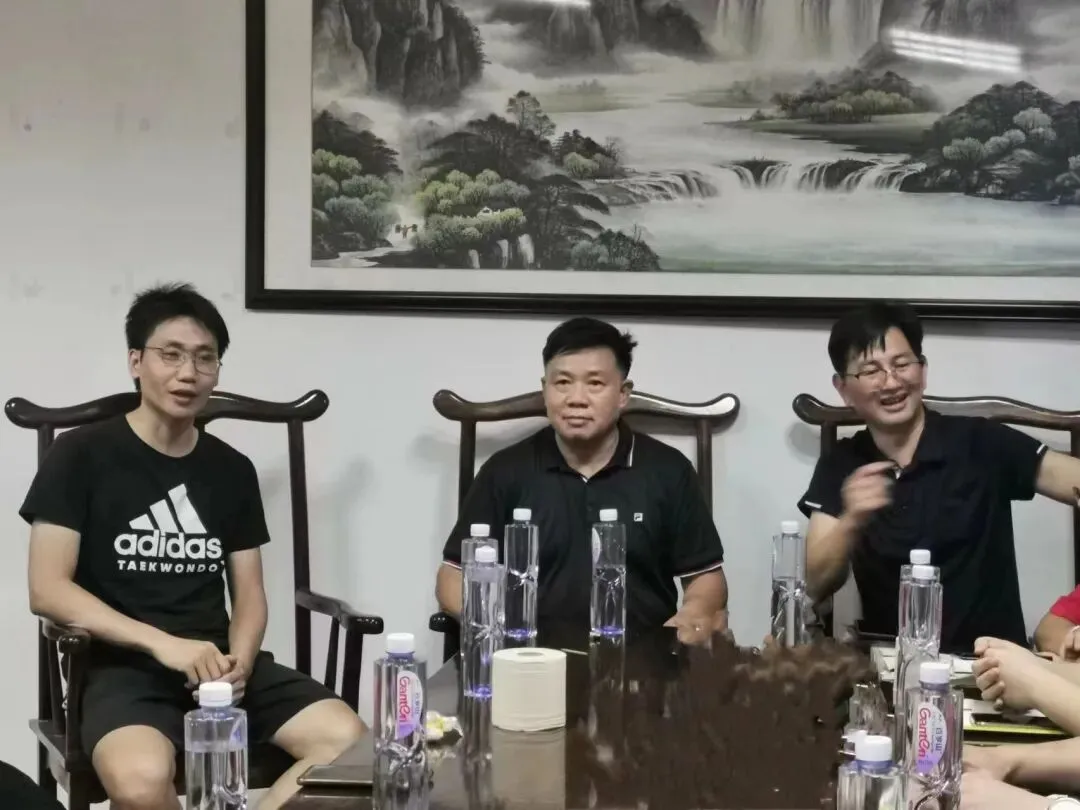 高二年级B部黄少平主任介绍年级情况