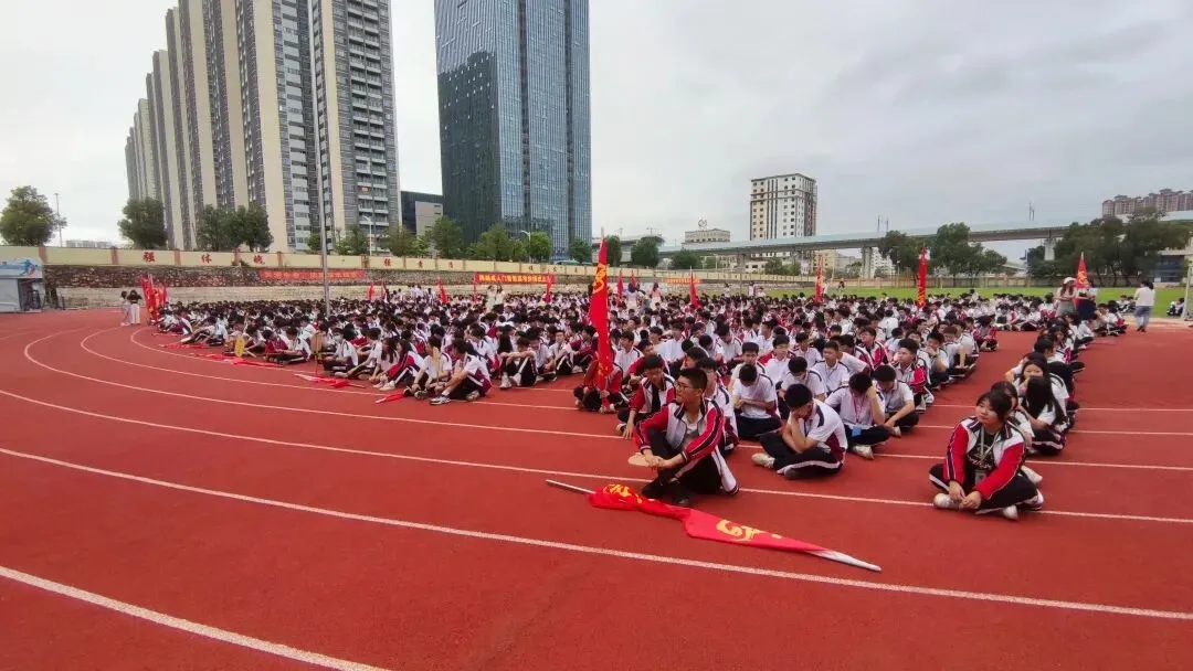 仲恺中学高一年级阶段性测试获奖学生代表领奖