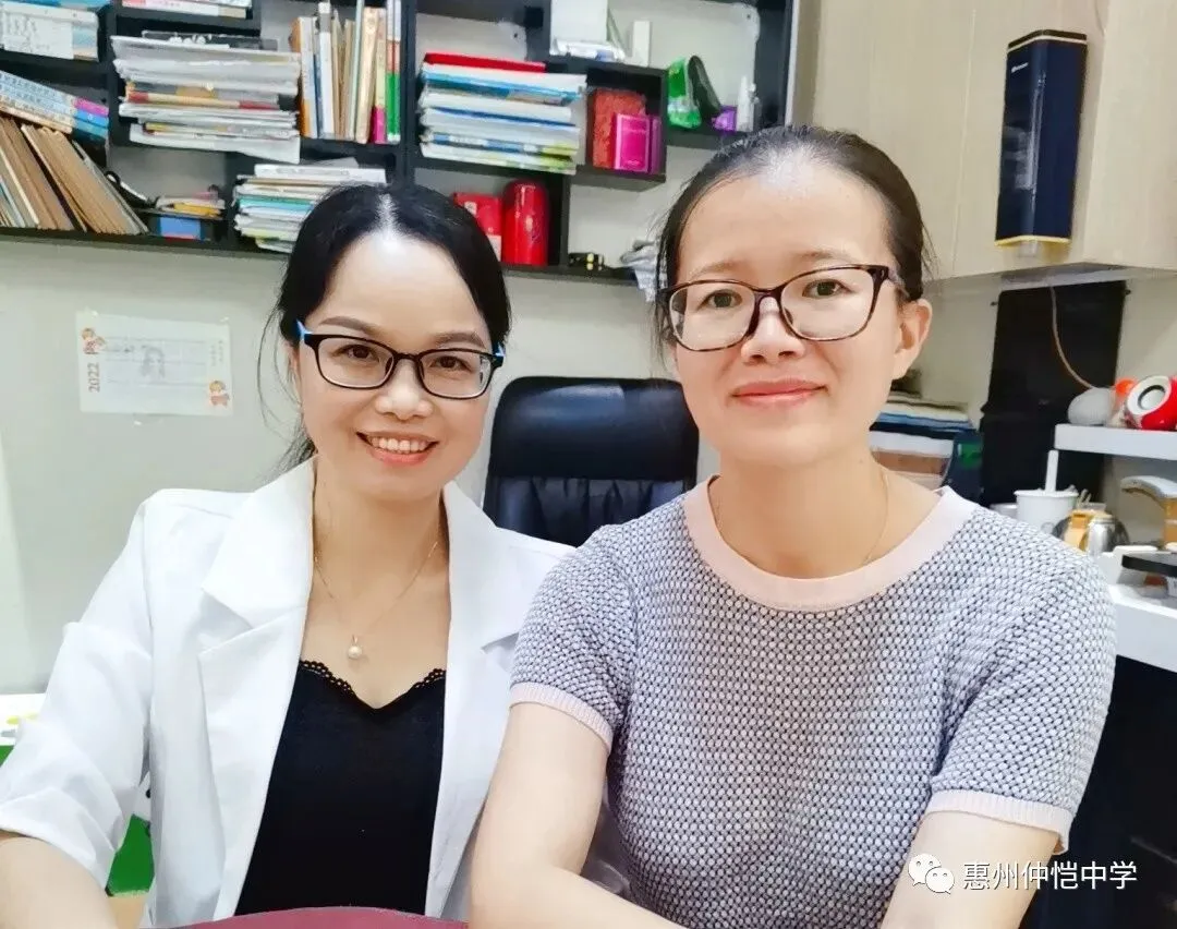 家访活动中,老师们与学生共同规划未来的学习方向