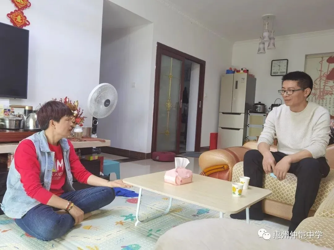 学生在家长的支持下,向老师表达自己的学习目标