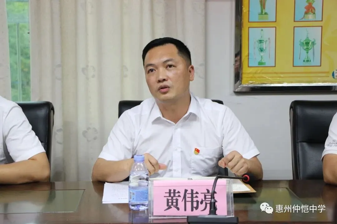 赠书仪式现场
