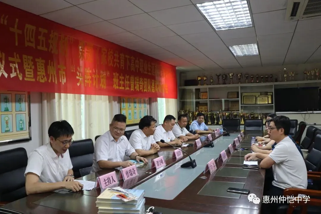 课题组全体成员合影留念