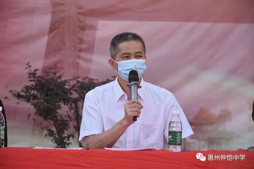 高三年级卢华林主任在表彰大会上发言