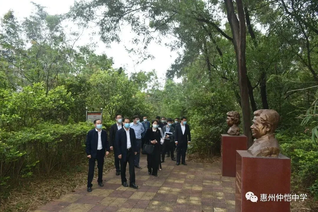 仲恺中学行政会议室