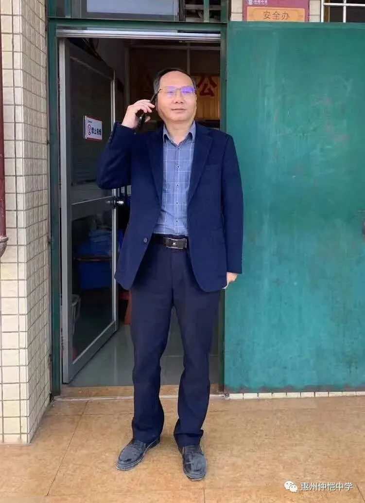 仲恺中学副校长钟锦山担任现场总指挥
