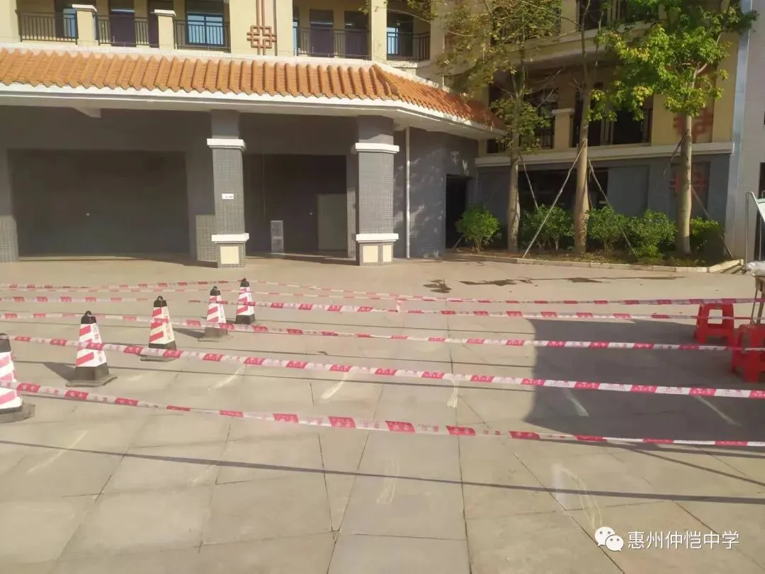 仲恺中学学生有序前往核酸采样点