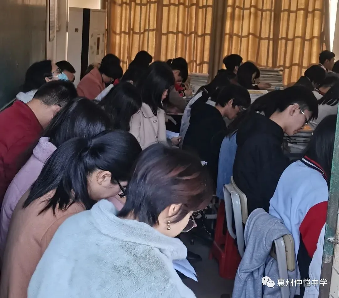 黄聪莹老师课堂教学场景