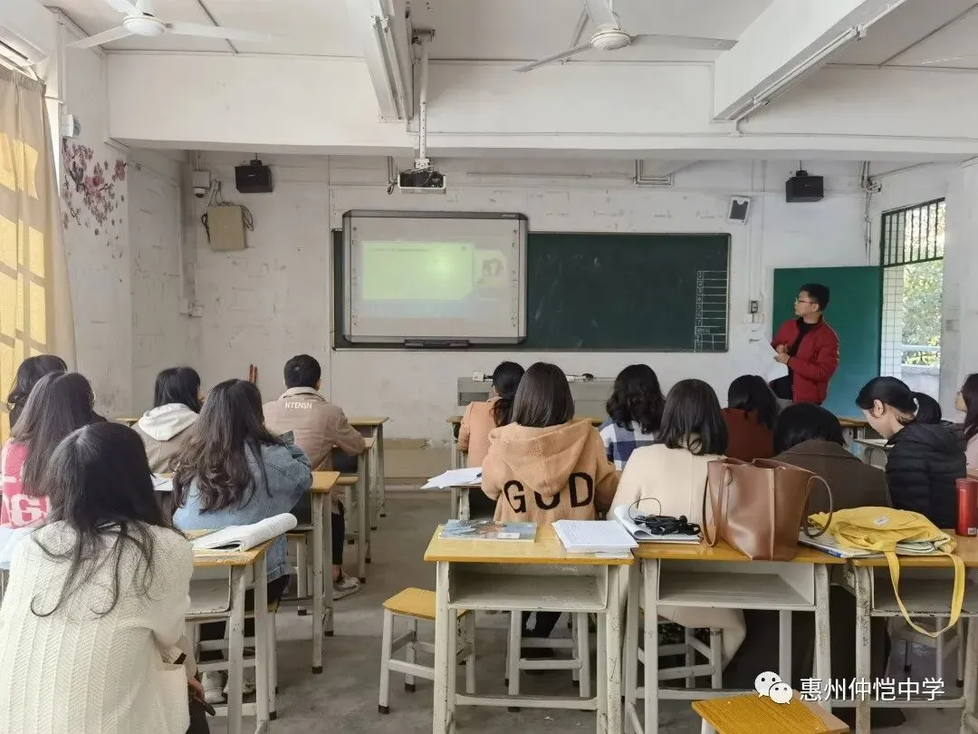 教师指导学生进行模型构建