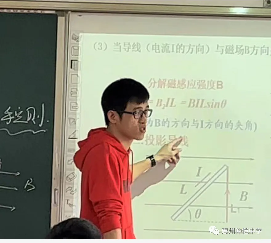 教研会议现场,老师们认真聆听并记录