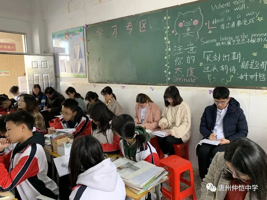 邓玮茹老师课堂上展示的喀斯特地貌景观图