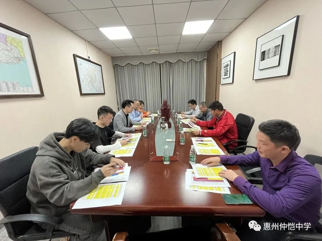 仲恺中学领导与高三艺术生合影留念
