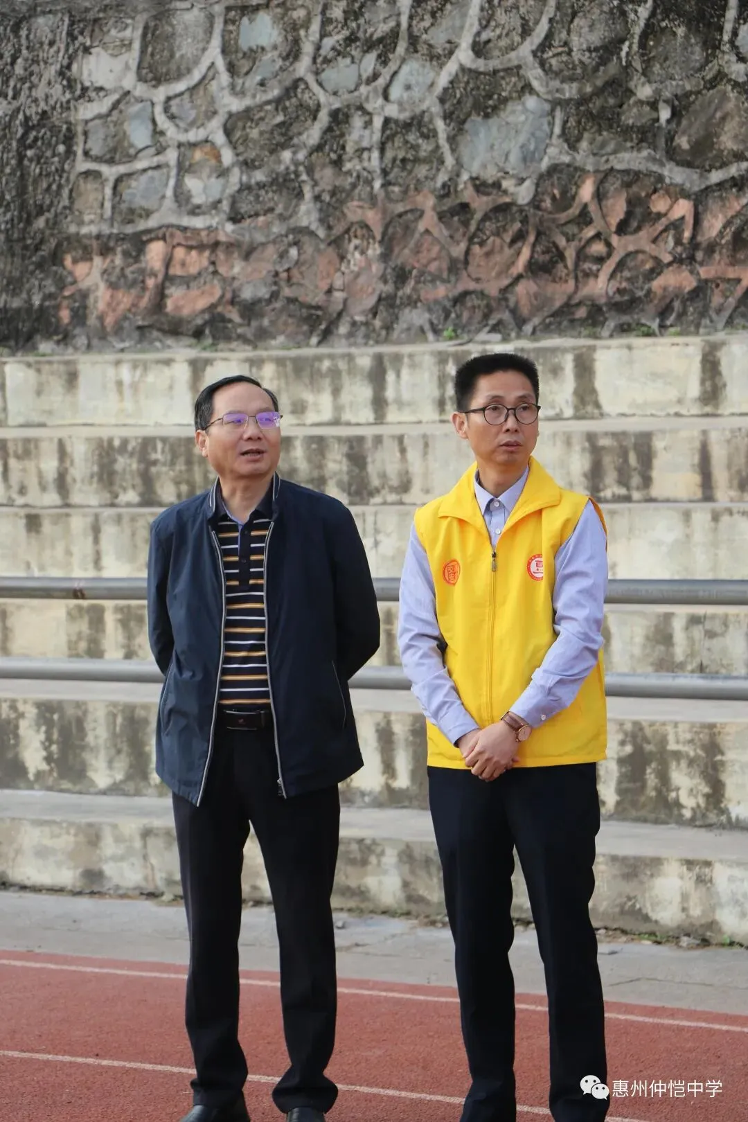 惠州仲恺中学师生认真聆听交通安全宣讲