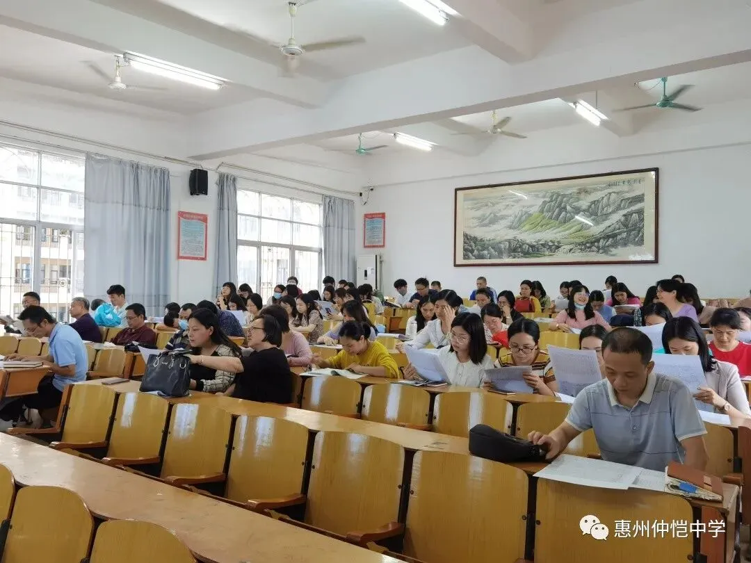 教务处唐涛主任分析考试数据