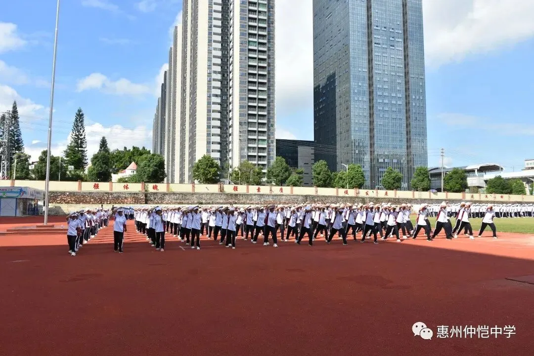 短棍操动作流畅