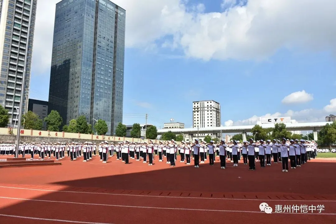高一新生匕首操表演