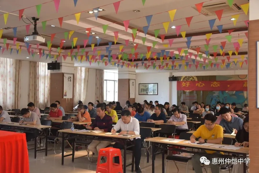 郑子平书记讲解社会主义革命和建设时期的探索与成就