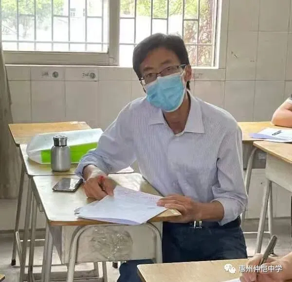 数学科组教师合影留念