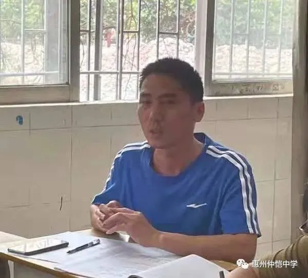 教研活动现场,气氛浓厚