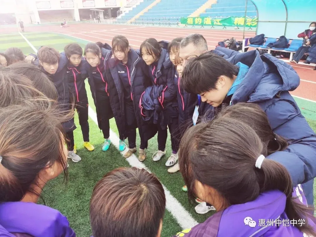 仲恺中学男子足球队比赛瞬间