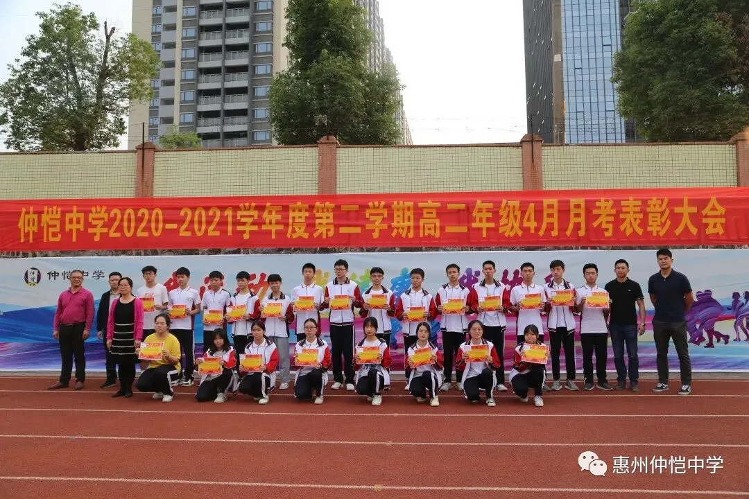 会议现场的师生互动