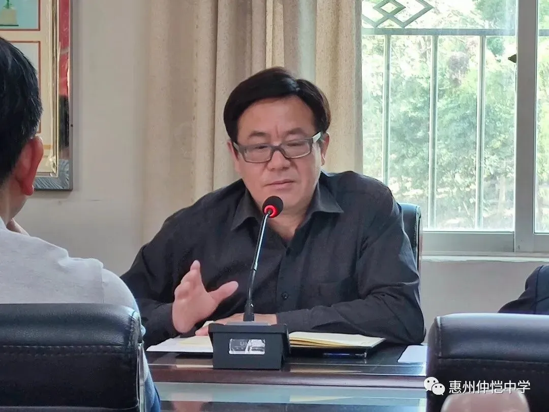 教务处唐涛主任发言,部署新学期教务工作