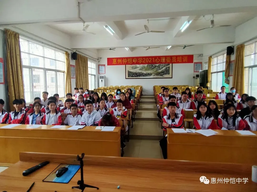 罗嘉仪老师演示倾听与共情技巧
