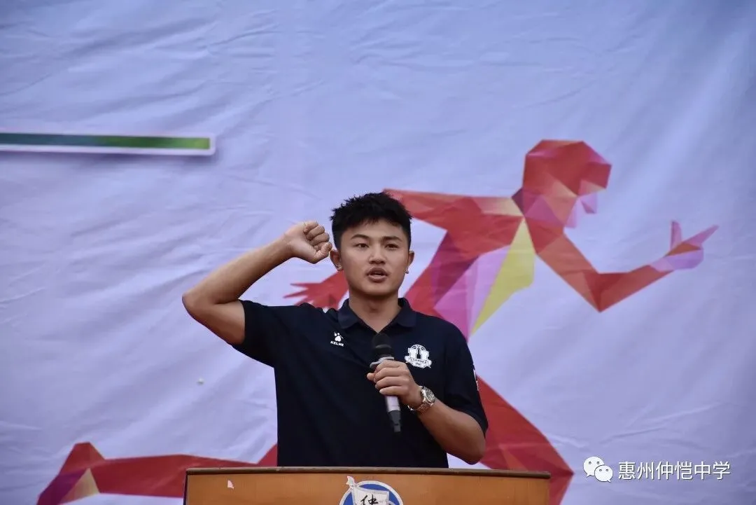 仲恺中学学生方阵步伐整齐