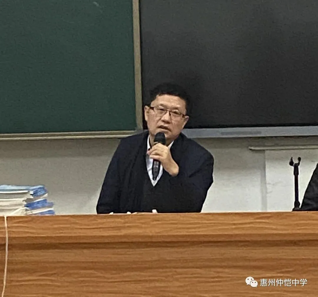 教研处主任袁前对班风和教风建设提出要求