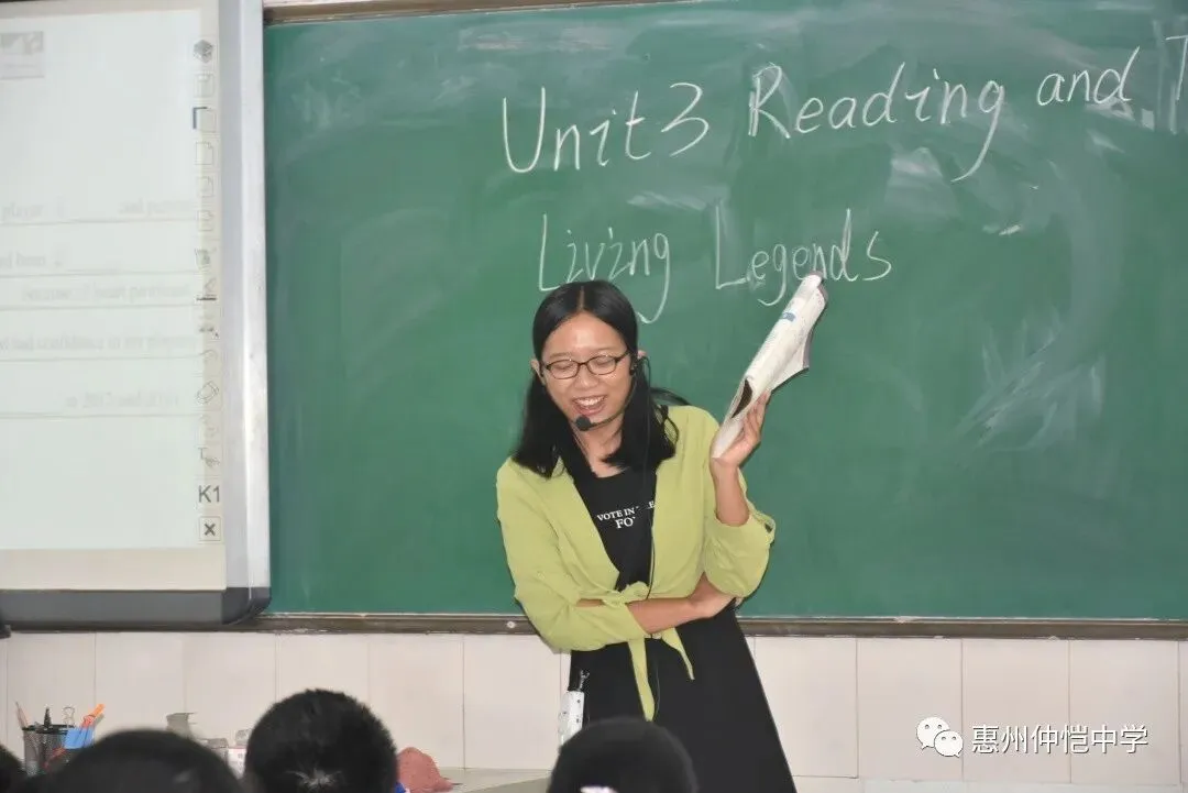 课堂气氛活跃,学生专注听讲