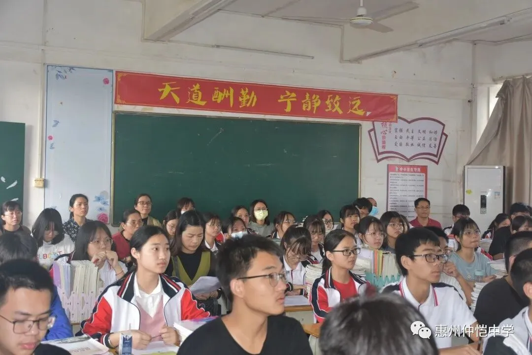 我校潘佳玲老师的高一英语示范课