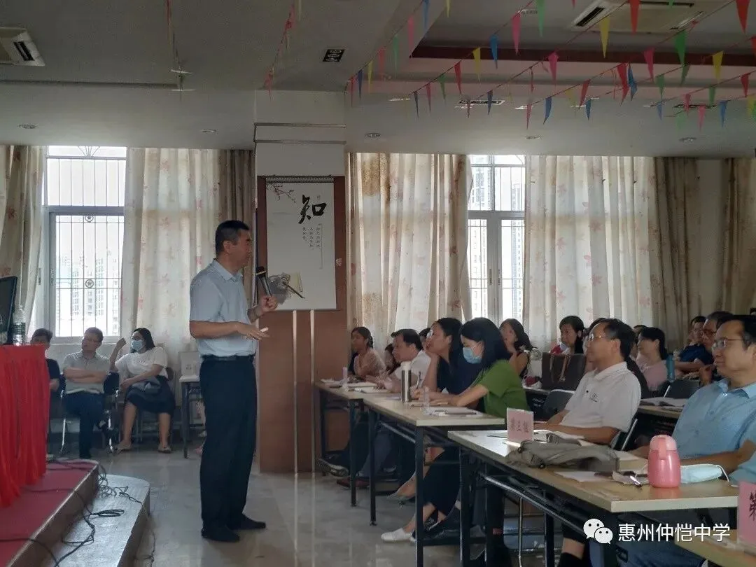 教师们积极参与互动讨论