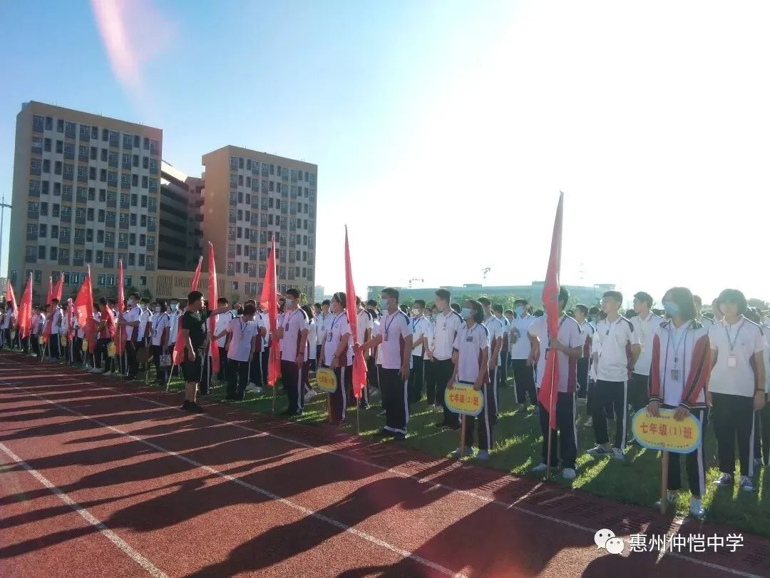获奖学生代表钟杰同学发表感言