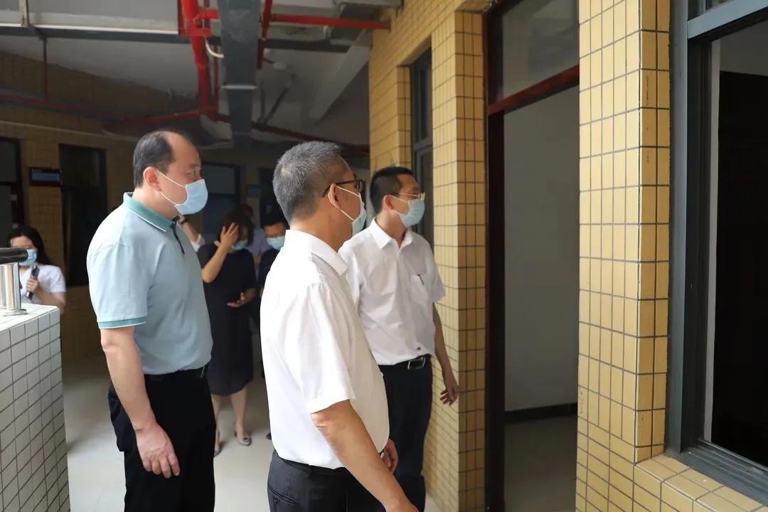 仲恺中学初中部宿舍楼检查