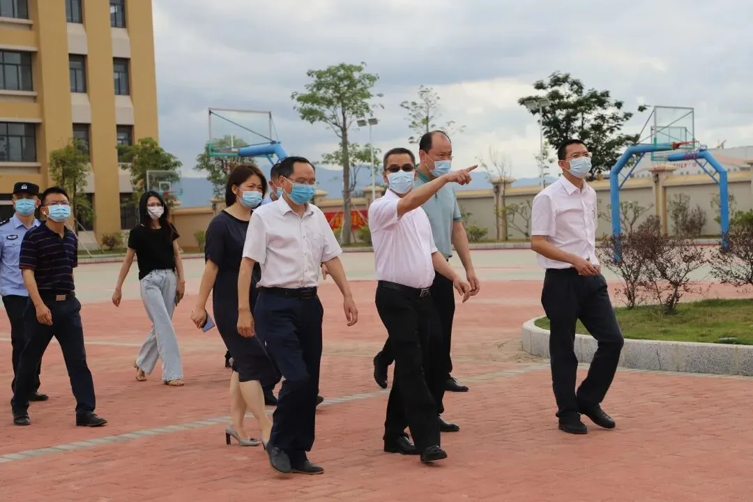 学校教室的防疫设施检查