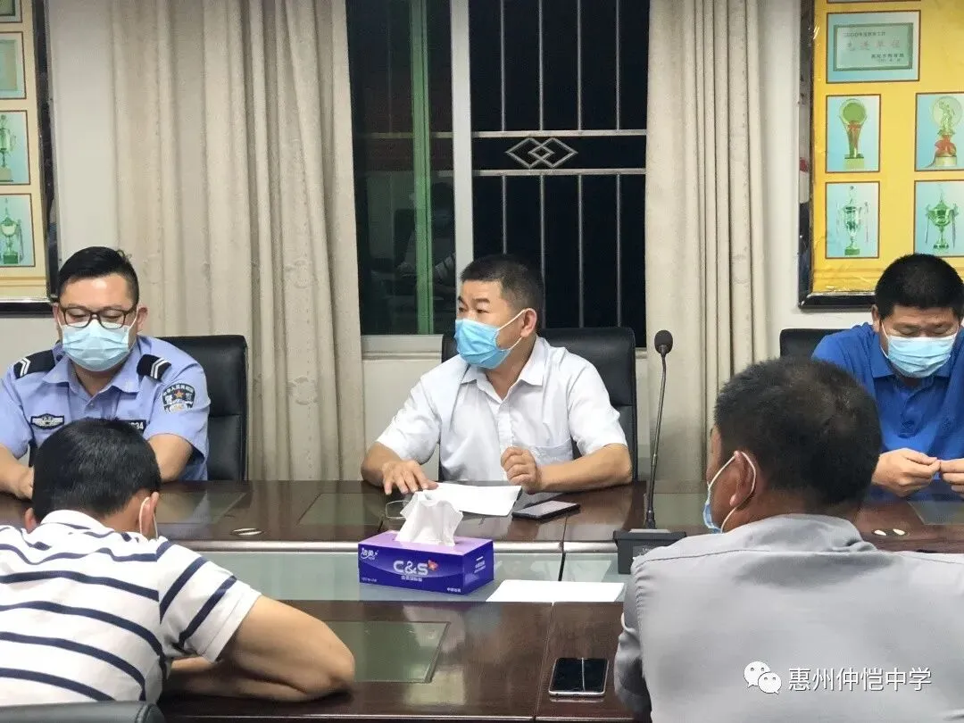 钟锦山主席进行检查总结讲话