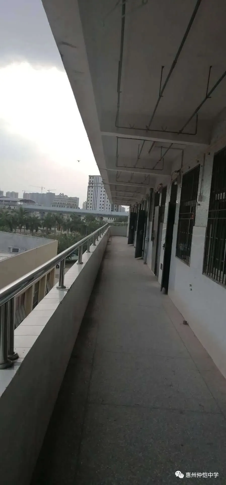 宿管人员进行防疫工作演练