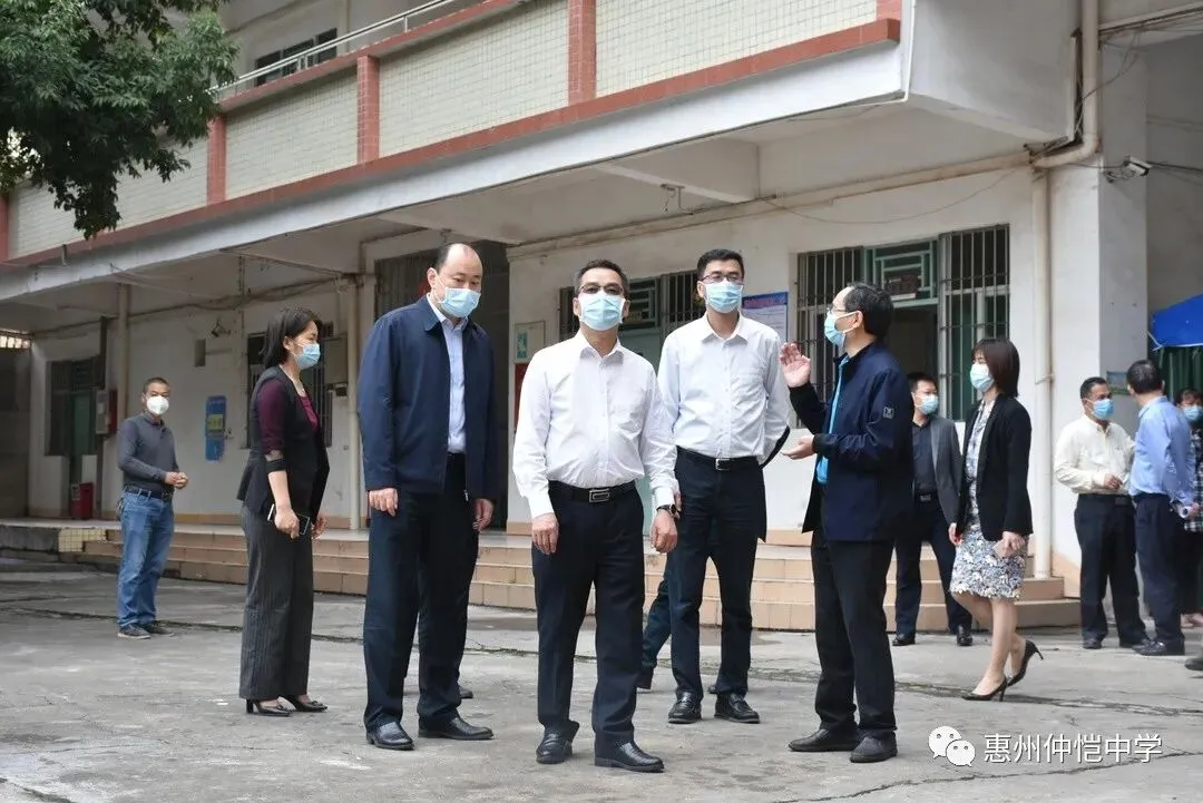 确保学生住宿安全