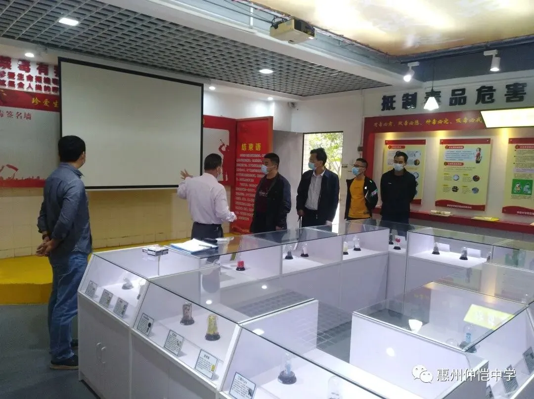 市禁毒办领导莅临仲恺中学考察,肯定禁毒教育工作成效