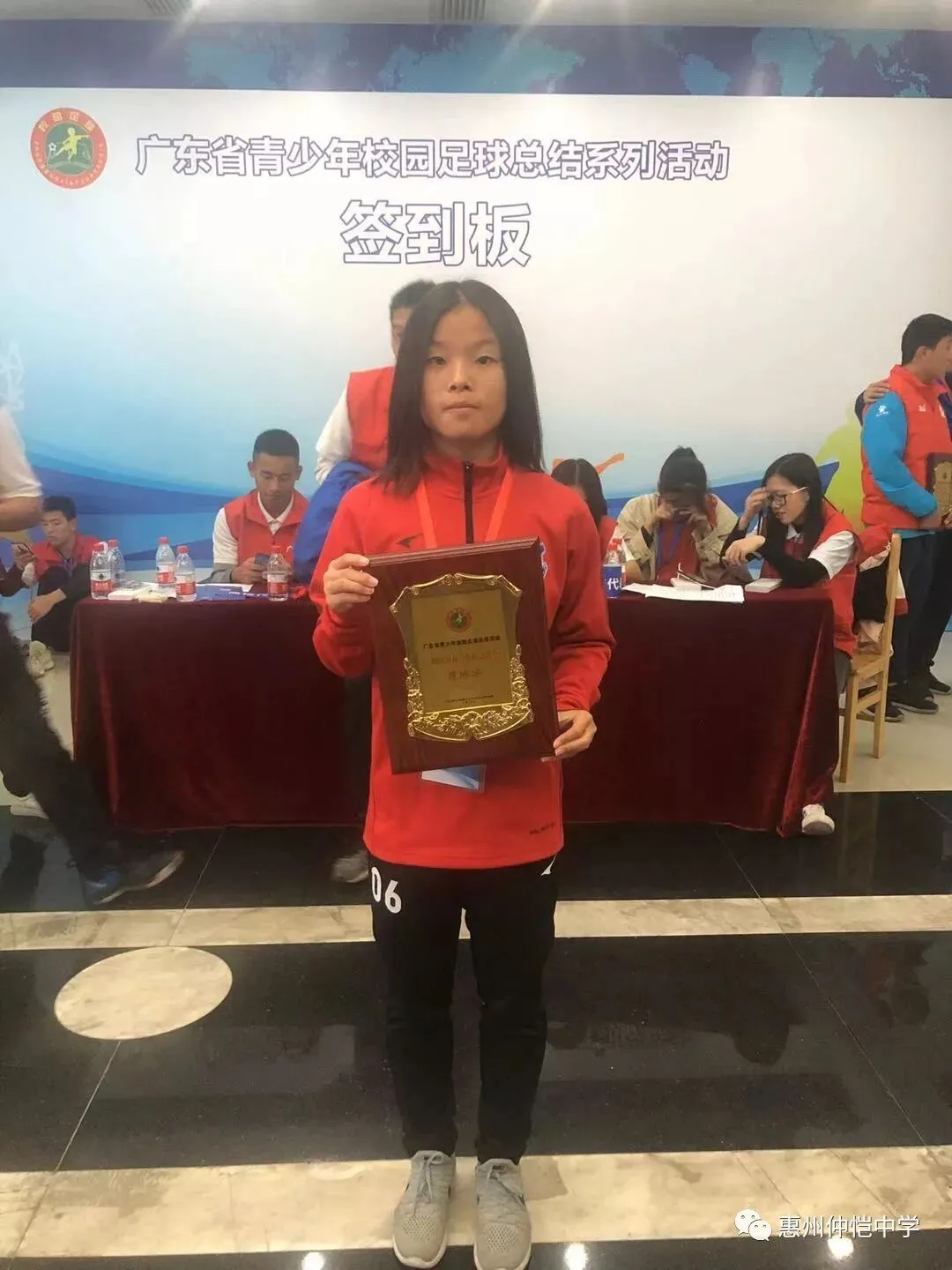 仲恺中学足球队训练场景
