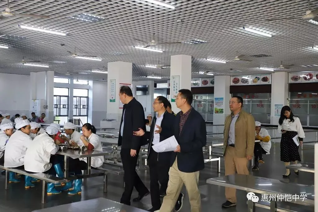 程矛常委一行检查仲恺中学初中部学生宿舍楼